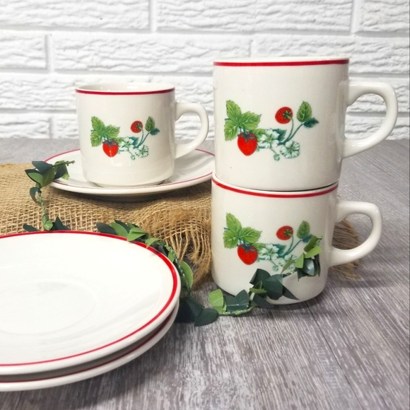 ming pao Other - Rare Vintage Strawberry Mugs
